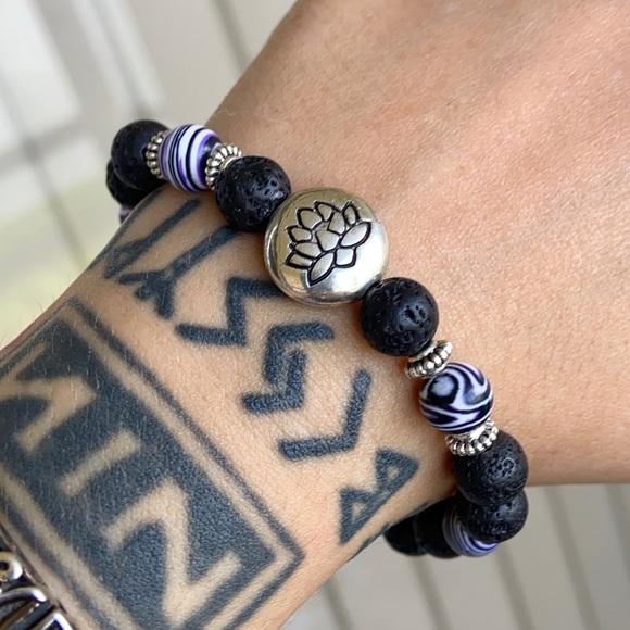 Black lava purple agate lotus flower bead bracelet - Picture 8 of 11